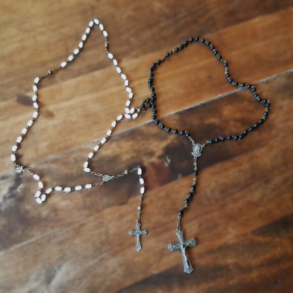 Two Vintage 1940s/1950s Italian Rosaries (a pair) - Picture 2 of 9